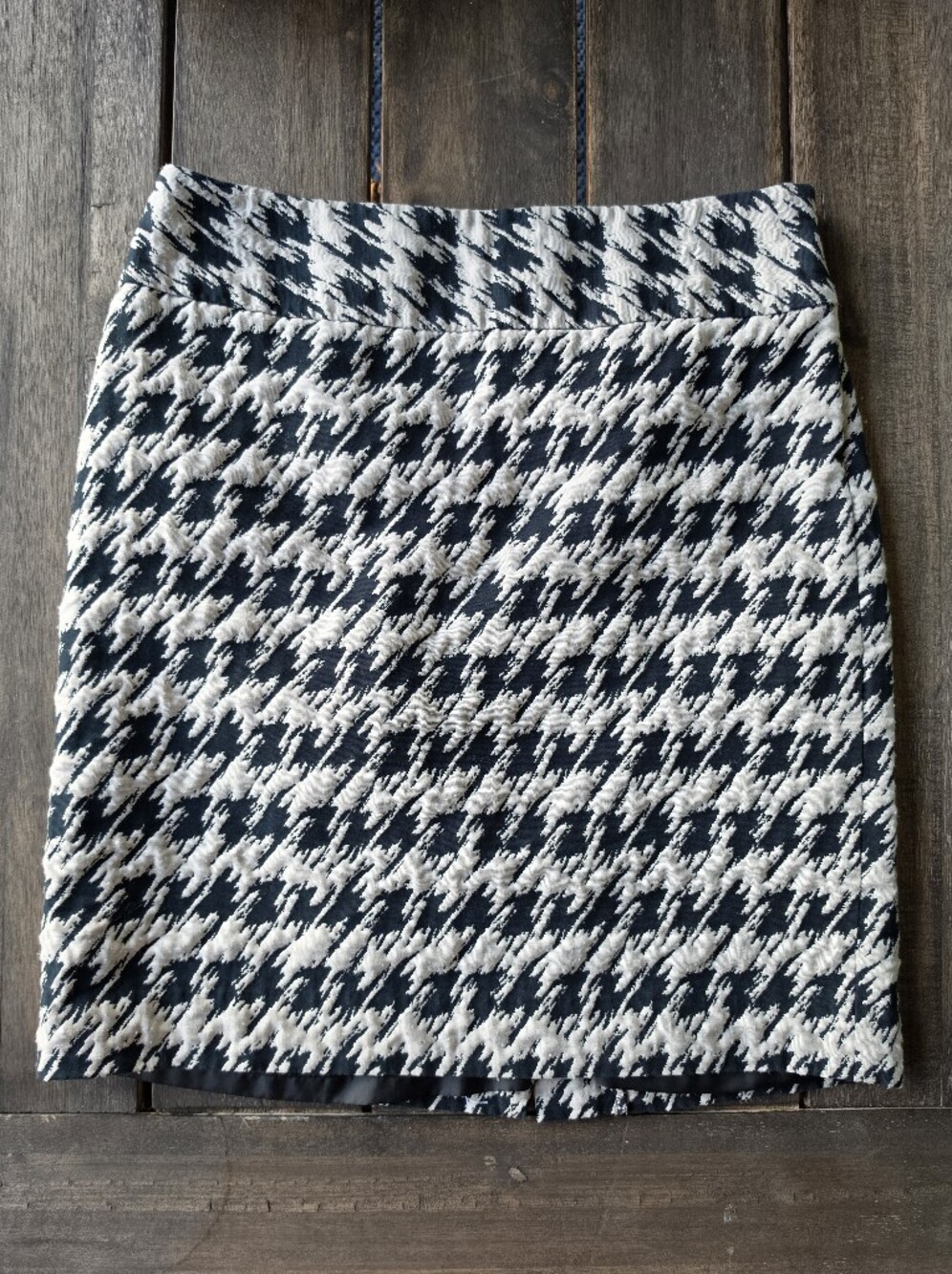 Ann Taylor Black and Light Grey Houndstooth Skirt, Size 6